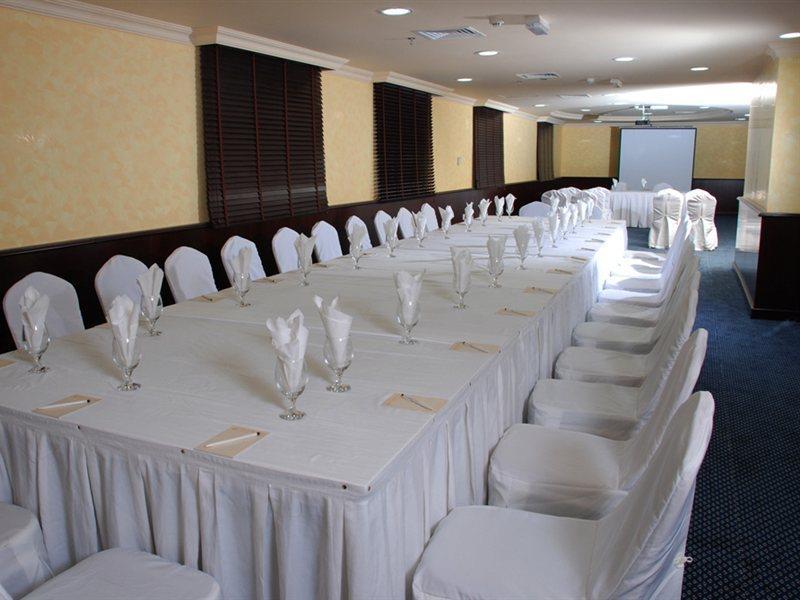 Al Bustan Hotel Sharjah Exterior photo