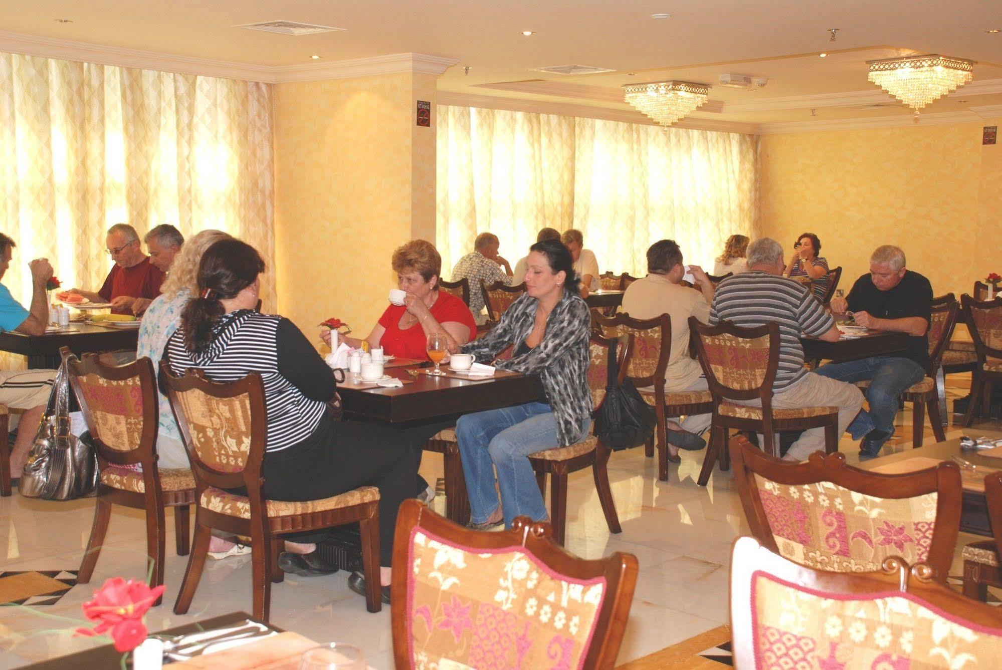 Al Bustan Hotel Sharjah Exterior photo